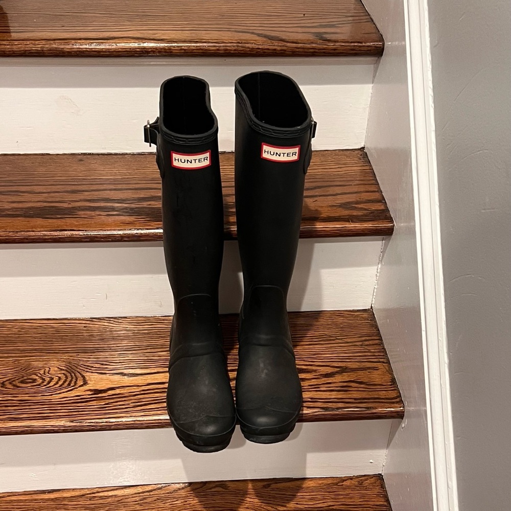 Black hunter boots